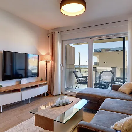 Apartment Modern With Private Balcony And Sea View