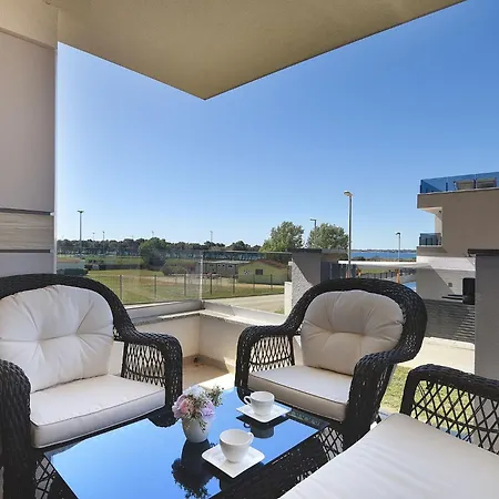 Apartment Modern With Private Balcony And Sea View