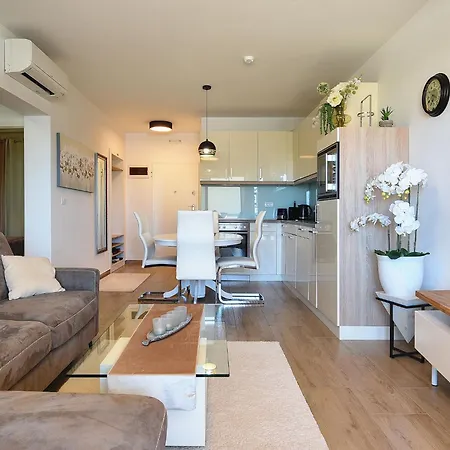 Modern With Private Balcony And Sea View Apartment