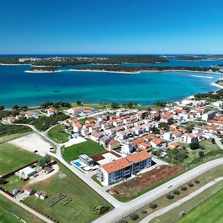 Apartment Modern With Private Balcony And Sea View